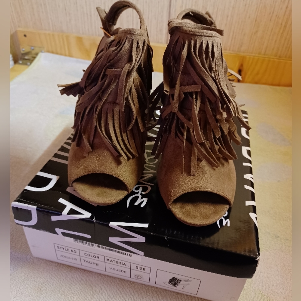 Wild DIVA Lounge Suede With Fringe Taupe Heels-NIB, Size  7